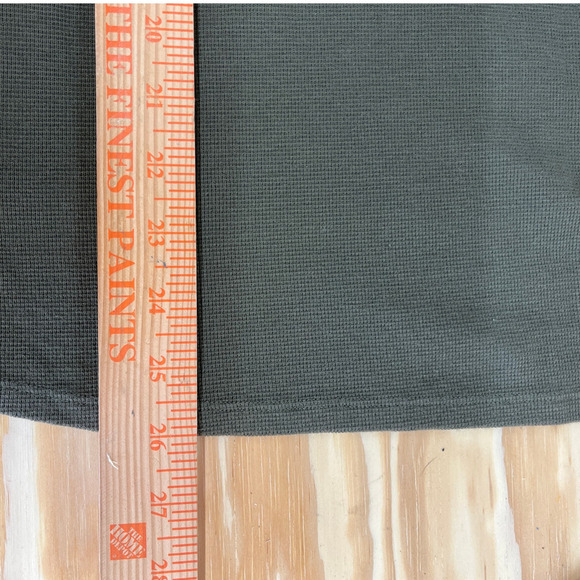 L.L. Bean Mini-Waffle Long-Sleeve Pullover Top Size Medium Crewneck Casual Tee - Picture 9 of 9